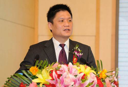 球王会体育官方网站集团董事长杨冰之在第二届全国政务服务论坛塈政务服务国际博览会上做“政务大数据发展阶段与挑战”主题演讲