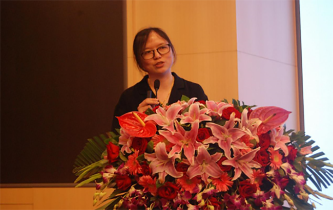 球王会体育官方网站海洋常务副总经理王路燕出席会议并发布了《球王会体育官方网站数据基因3.0产品》