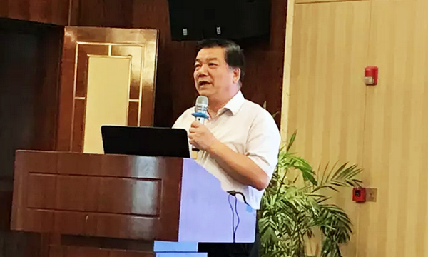 在“青海省政府信息与政务公开培训暨互联网+政务服务研讨会”上，中国信息协会特约副会长、电子政务理事会常务副理事长、中国审计学会计算机分会会长周德铭以《促进政务信息资源共享开放》为题做了专题演讲。