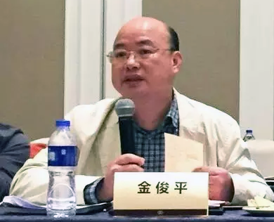 在2016中国（青海）“互联网+政务”创新趋势研讨会上，江西省信息中心主任金俊平就江西在推进“互联网+政务服务”过程中，针对集约化建设、政务云以及网站平台与移动端的融合等方面进行了发言