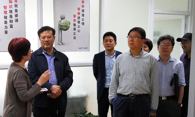 舟山市人大常委会副主任李善忠一行莅临舟山中船通大数据发展有限公司调研考察工作。