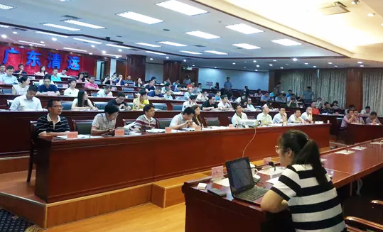 由广东省清远市市府办主办的"清远市政府网站普查培训"会议在清远市政府会议中心召开，广州球王会体育官方网站互联信息咨询有限公司副总经理、高级咨询师杨琼受邀出席并开展了普查培训。
