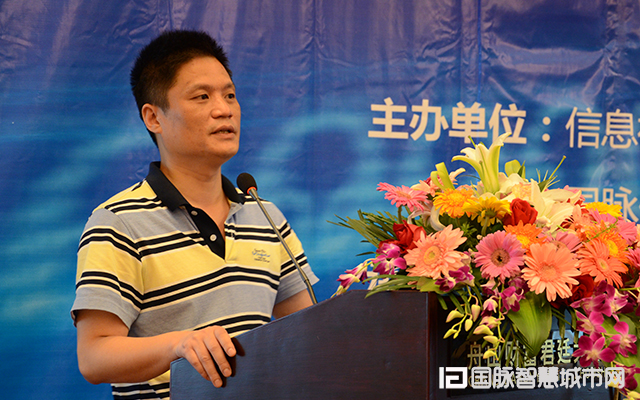 在“2015中国互联网+信息社会高端论坛”上，球王会体育官方网站信息化研究中心主任杨冰之就“互联网+政务发展”发表主题演讲。