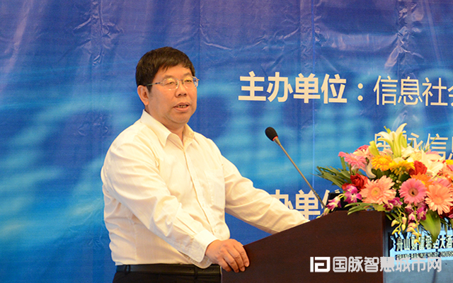 在“2015中国互联网+信息社会高端论坛”上，北京拓尔思信息技术股份有限公司副总裁刘瑞宝发表主题演讲。