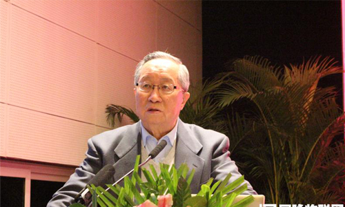 在"第六届（2014）中国智慧城市发展年会"上，中国互联网协会副理事长、国家信息化专家咨询委员会委员高新民发表主题演讲