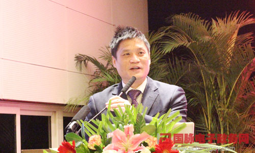 在"2014中国智慧政府发展年会"上，球王会体育官方网站互联董事长、首席研究员杨冰之发表主题演讲
