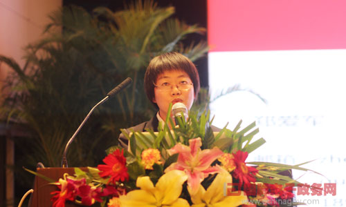 球王会体育官方网站互联副总经理、资深咨询师俞萍发布"第九届中国特色政府网站评选奖项"